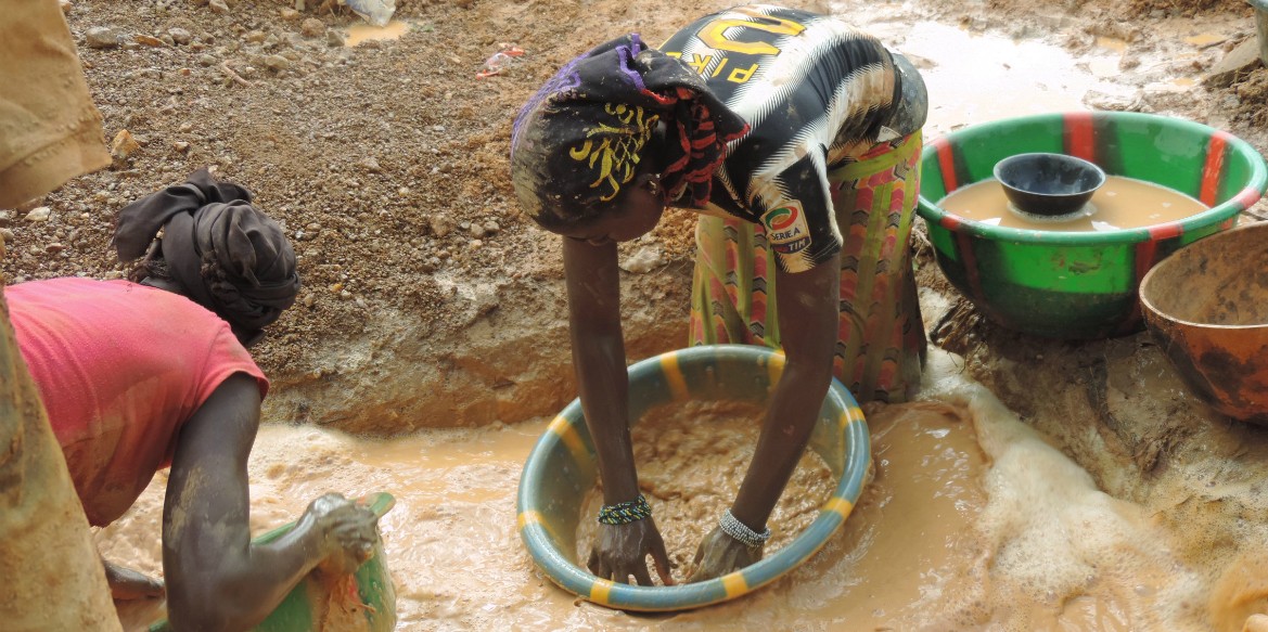 Mali: Two children removed from a gold panning site